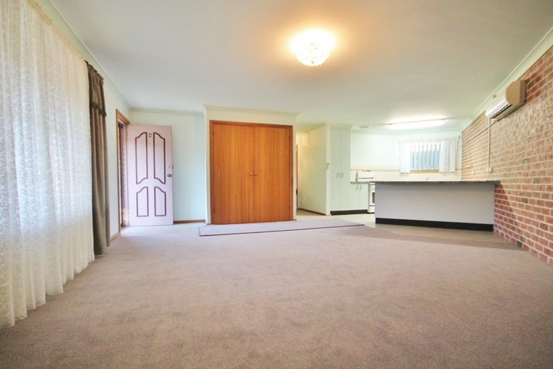 Photo - 4/161 Nasmyth Street, Young NSW 2594 - Image 4