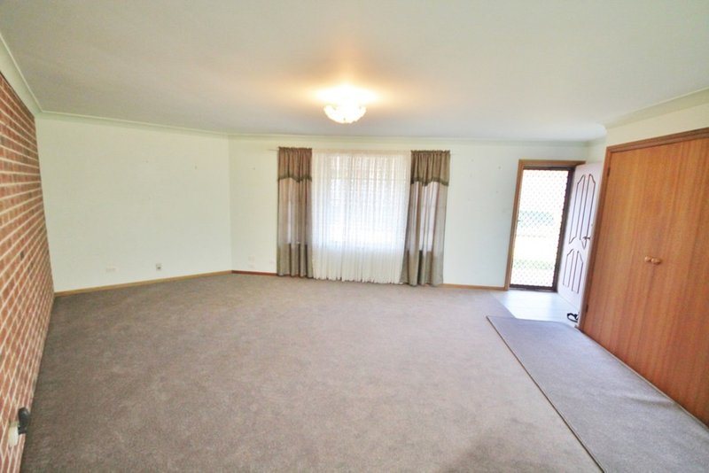 Photo - 4/161 Nasmyth Street, Young NSW 2594 - Image 5