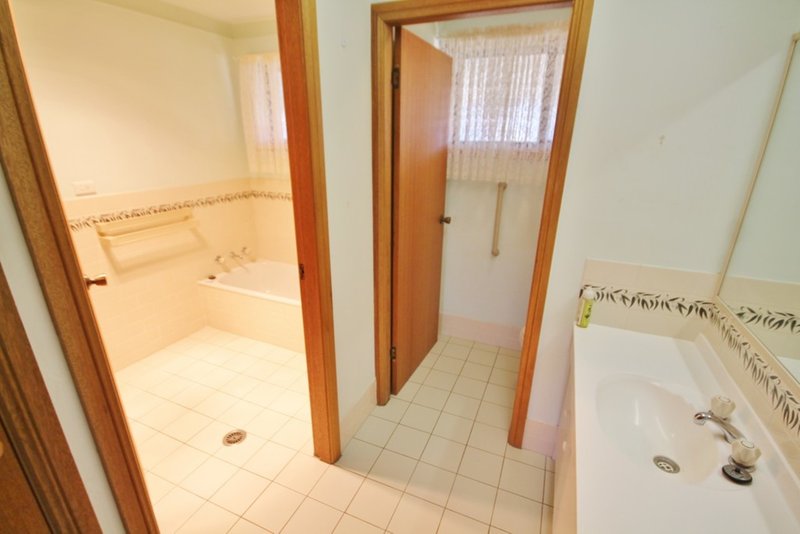 Photo - 4/161 Nasmyth Street, Young NSW 2594 - Image 7