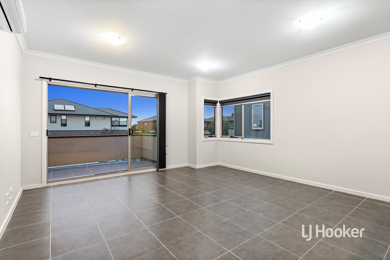 Photo - 41/64 Escapade Boulevard, Craigieburn VIC 3064 - Image 7