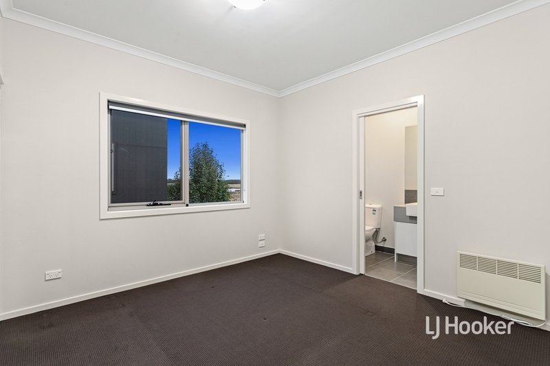 Photo - 41/64 Escapade Boulevard, Craigieburn VIC 3064 - Image 9