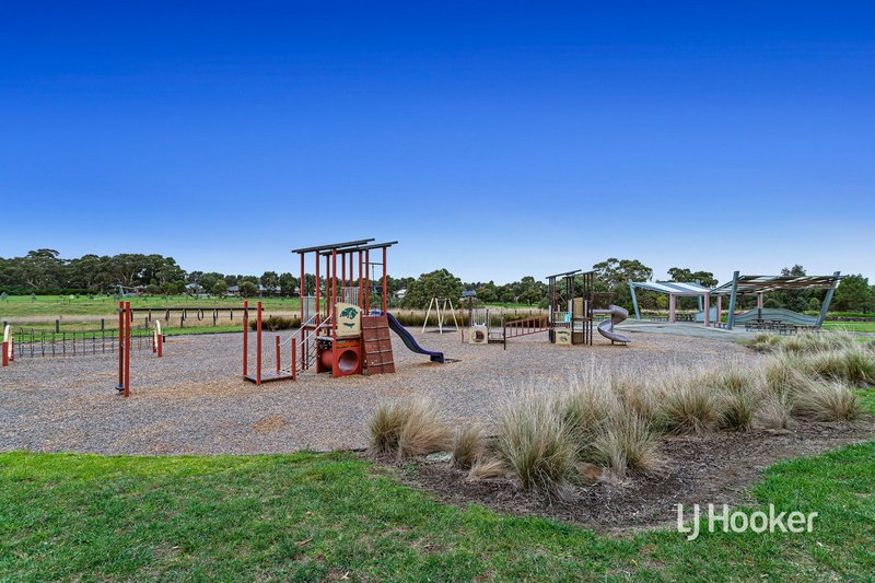 Photo - 41/64 Escapade Boulevard, Craigieburn VIC 3064 - Image 13