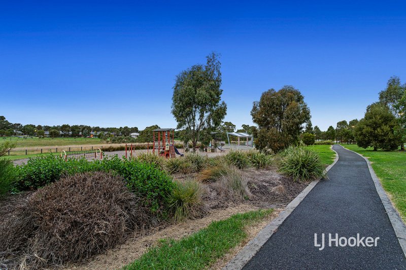 Photo - 41/64 Escapade Boulevard, Craigieburn VIC 3064 - Image 14