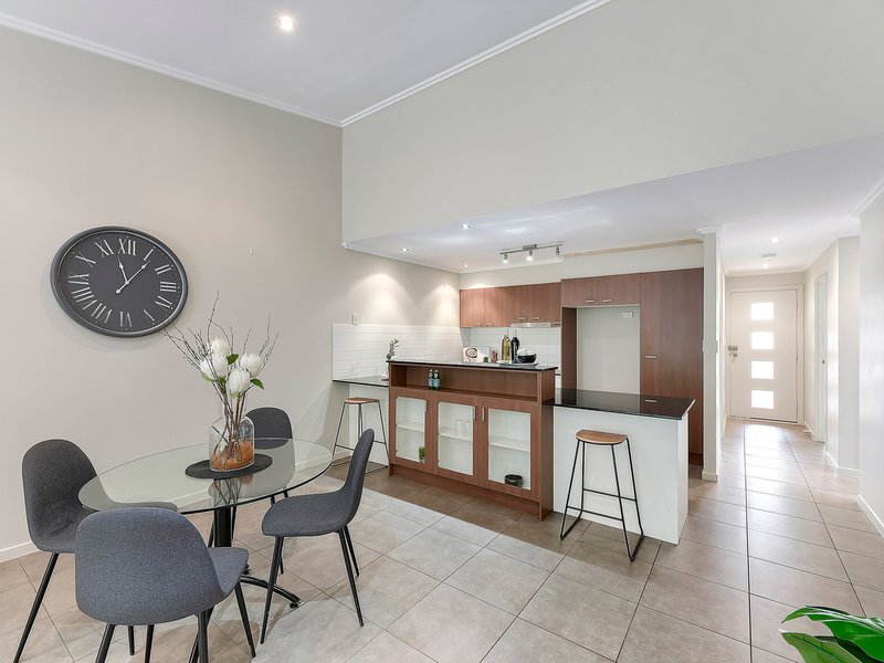 Photo - 4/166 Jubilee Terrace, Bardon QLD 4065 - Image 4