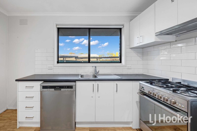 Photo - 4/17-21 Westmelton Drive, Melton West VIC 3337 - Image 5