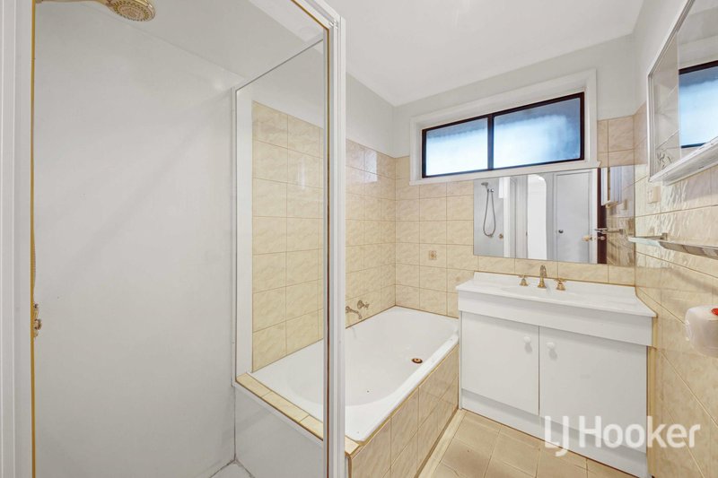 Photo - 4/17-21 Westmelton Drive, Melton West VIC 3337 - Image 7