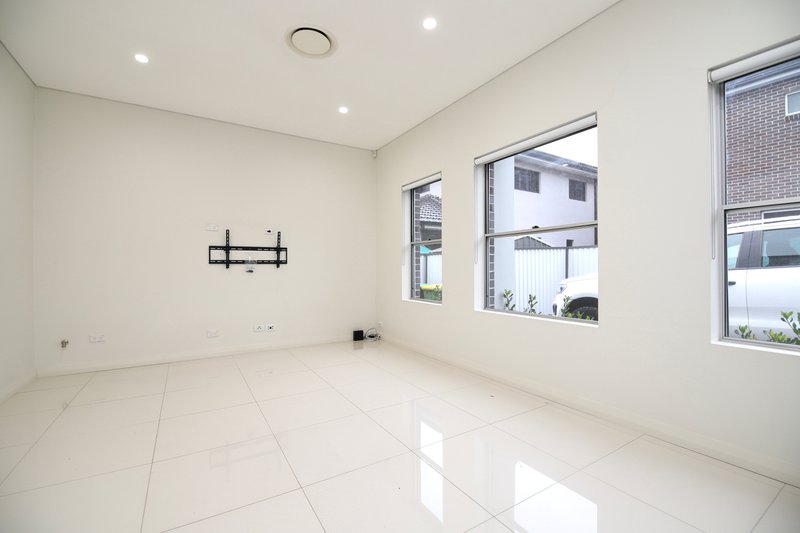 Photo - 4/17 Allum Street, Bankstown NSW 2200 - Image 2