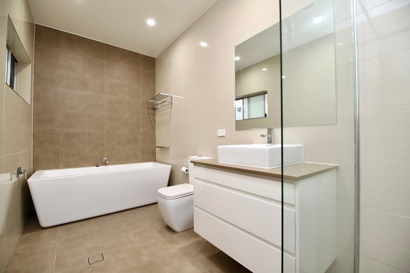 Photo - 4/17 Allum Street, Bankstown NSW 2200 - Image 5