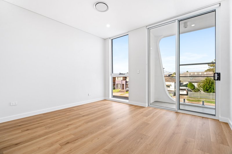 Photo - 4/17 Bell Street, Riverwood NSW 2210 - Image 6