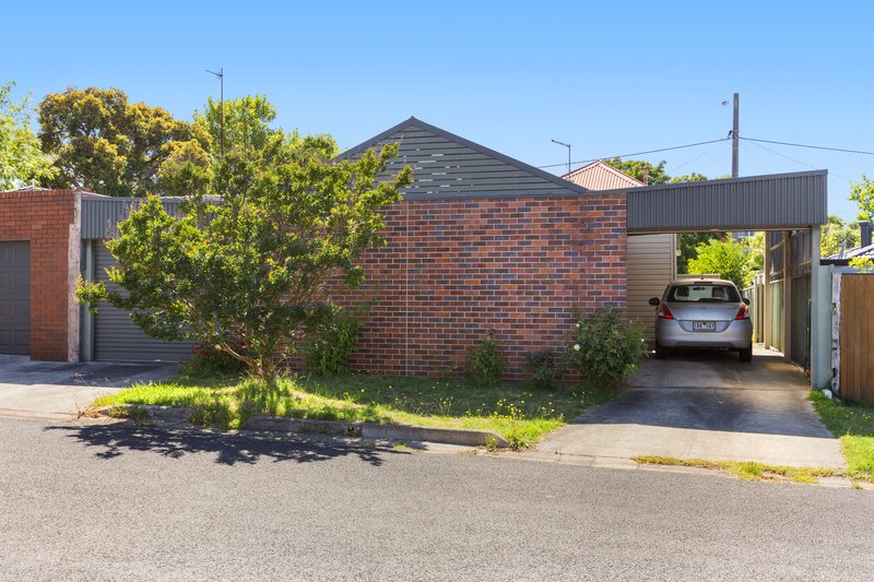 Photo - 417 Drummond Street North, Lake Wendouree VIC 3350 - Image 18