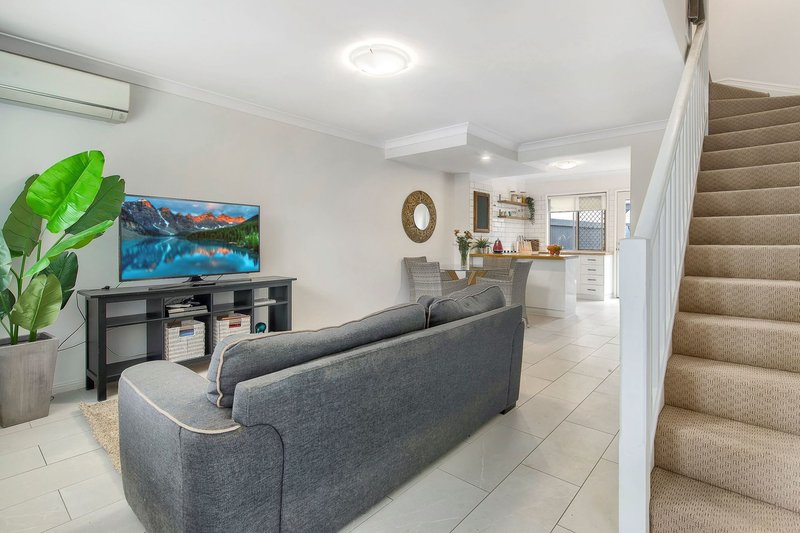 Photo - 4/17 Hants Street, Hamilton QLD 4007 - Image 2