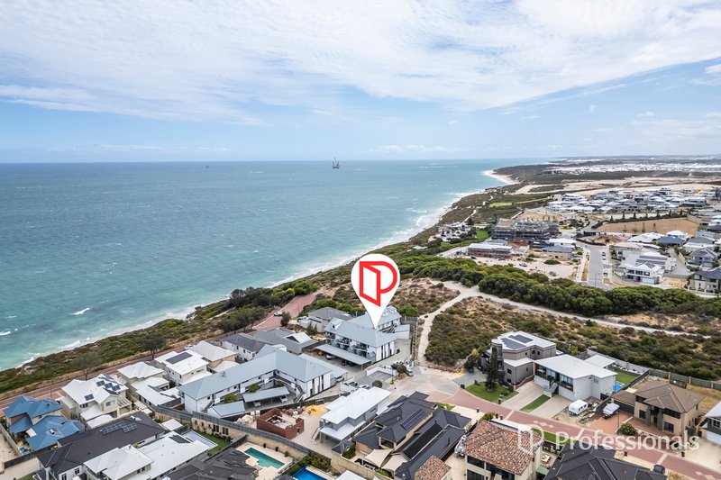 Photo - 4/17 Royal James Court, Quinns Rocks WA 6030 - Image 3