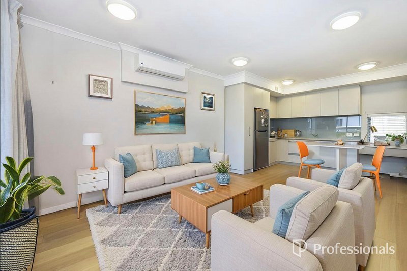 Photo - 4/17 Royal James Court, Quinns Rocks WA 6030 - Image 6