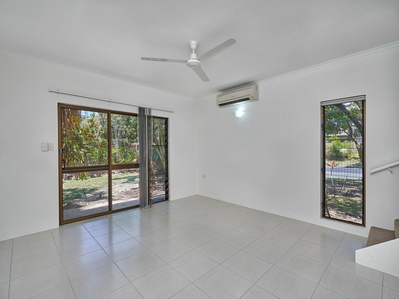 Photo - 4/17 Rutherford Street, Yorkeys Knob QLD 4878 - Image 2