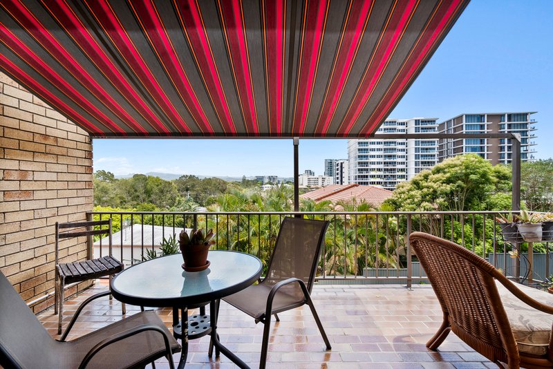 Photo - 4/17 Rutledge Street, Coolangatta QLD 4225 - Image 2