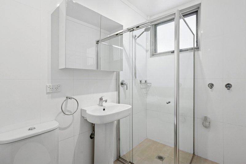 Photo - 4/17 Surfview Road, Mona Vale NSW 2103 - Image 4