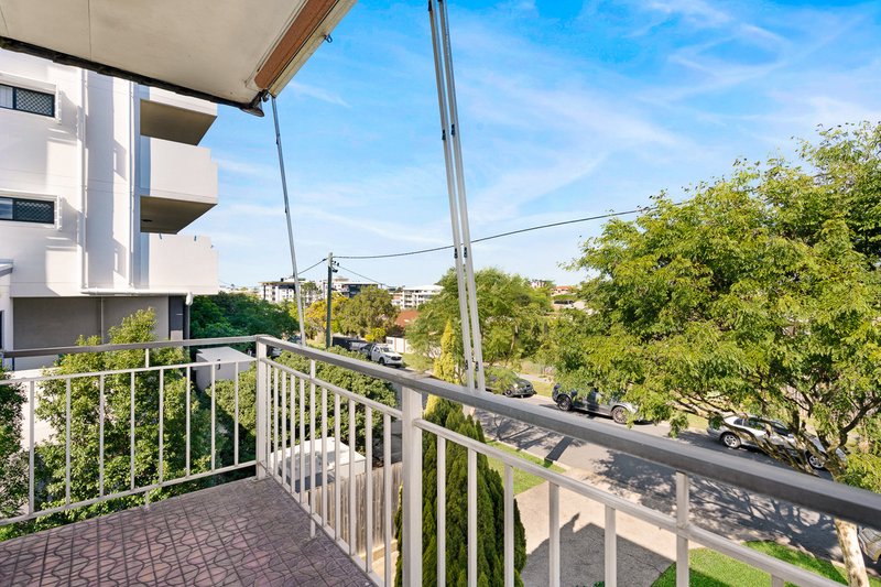 Photo - 4/17 View Street, Chermside QLD 4032 - Image 6