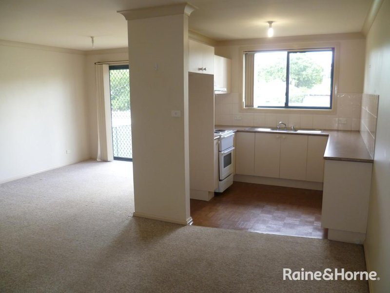 Photo - 4/170 Mclachlan Street, Orange NSW 2800 - Image 2