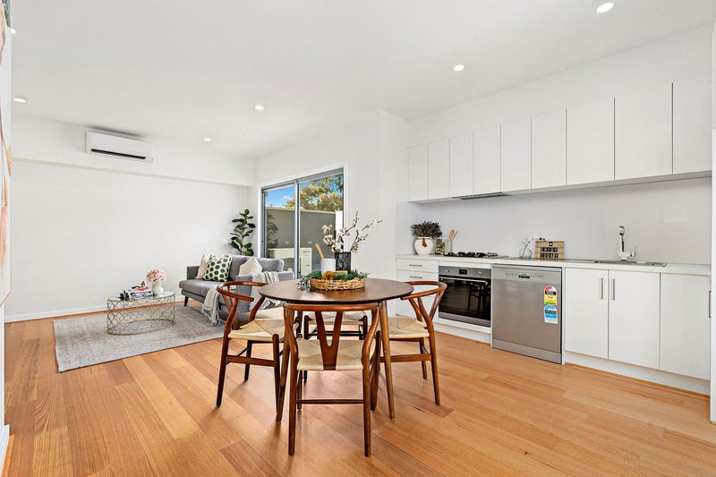 Photo - 4/176 East Boundary Road, Bentleigh East VIC 3165 - Image 2