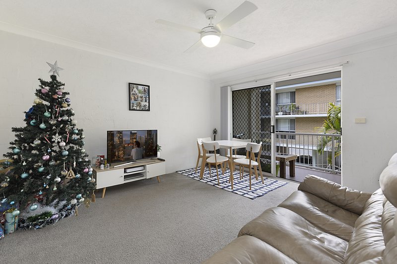 Photo - 4/18-20 Garrick Street, Coolangatta QLD 4225 - Image 2