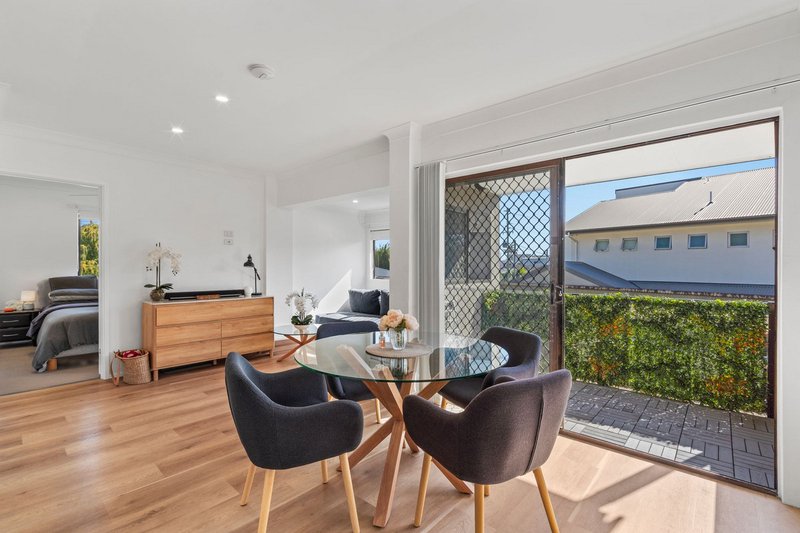 Photo - 4/18-20 Sunshine Boulevard, Broadbeach Waters QLD 4218 - Image 4