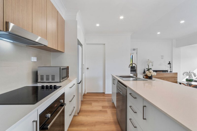 Photo - 4/18-20 Sunshine Boulevard, Broadbeach Waters QLD 4218 - Image 6