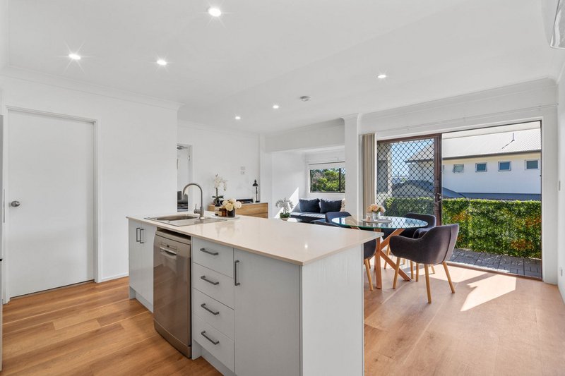 Photo - 4/18-20 Sunshine Boulevard, Broadbeach Waters QLD 4218 - Image 7