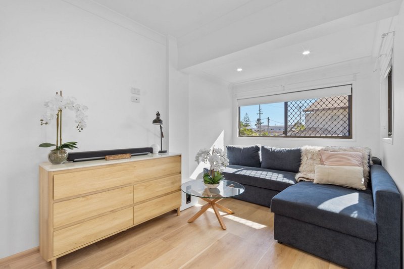 Photo - 4/18-20 Sunshine Boulevard, Broadbeach Waters QLD 4218 - Image 10