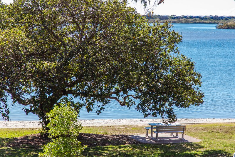 Photo - 4/18-22 Picnic Point Esplanade, Maroochydore QLD 4558 - Image 14