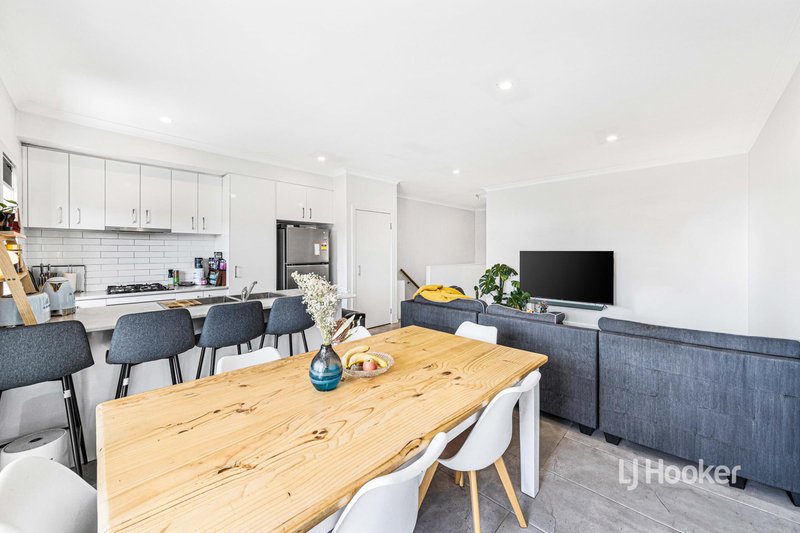 Photo - 418 Harvest Home Road, Epping VIC 3076 - Image 7