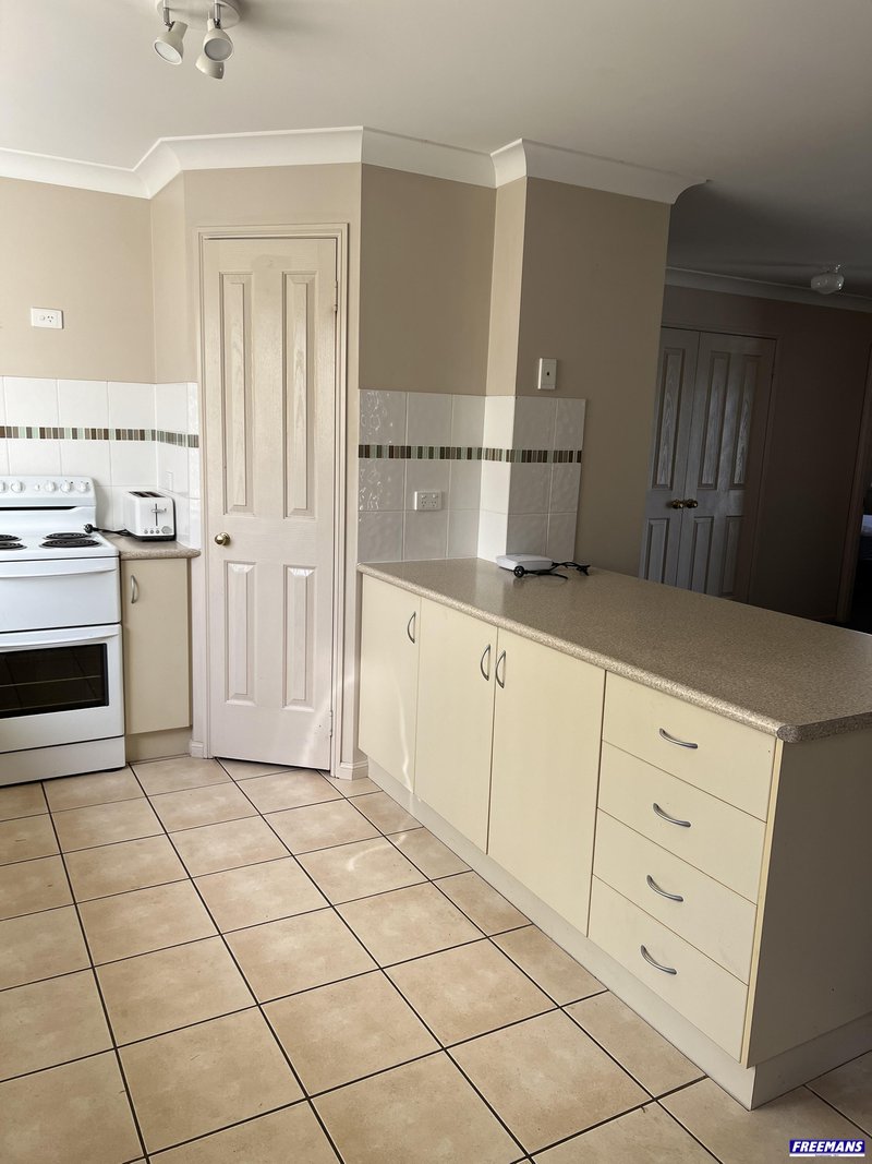 Photo - 4/18 James Street, Kingaroy QLD 4610 - Image 2