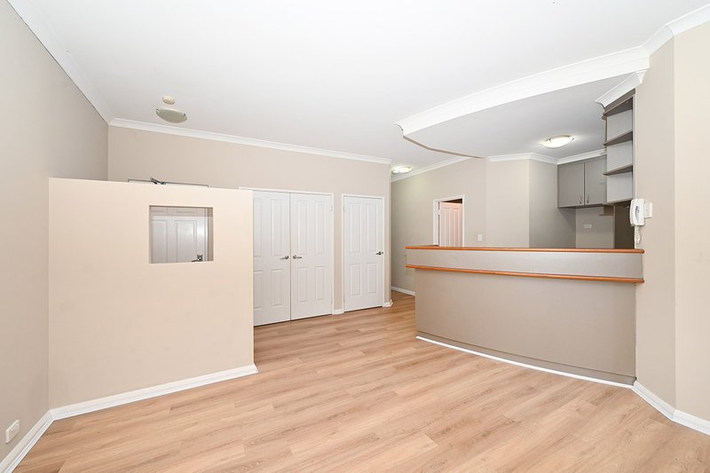 Photo - 4/18 Kingsbury Road, Joondalup WA 6027 - Image 6