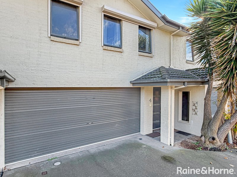 Photo - 4/18 Mowatt Street, Queanbeyan East NSW 2620 - Image 1