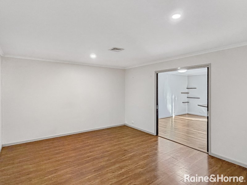 Photo - 4/18 Mowatt Street, Queanbeyan East NSW 2620 - Image 2