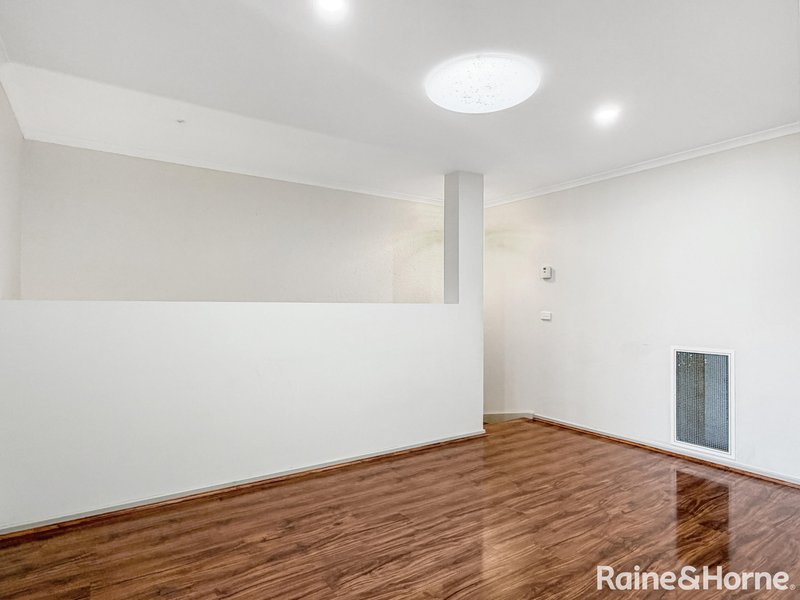 Photo - 4/18 Mowatt Street, Queanbeyan East NSW 2620 - Image 3