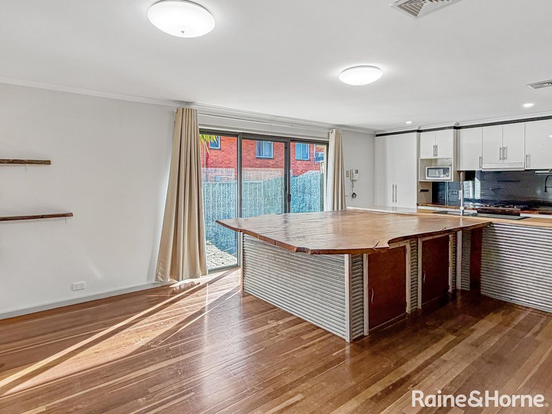 Photo - 4/18 Mowatt Street, Queanbeyan East NSW 2620 - Image 6