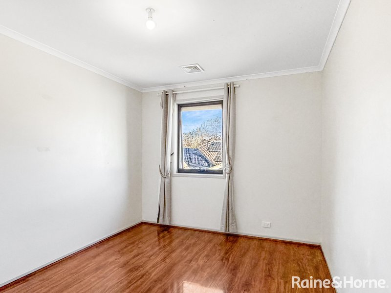 Photo - 4/18 Mowatt Street, Queanbeyan East NSW 2620 - Image 11