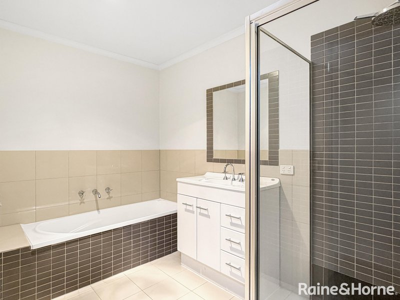 Photo - 4/18 Mowatt Street, Queanbeyan East NSW 2620 - Image 12
