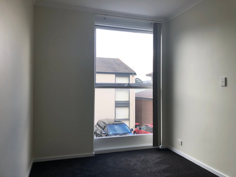 Photo - 4/18 Stockdale Avenue, Clayton VIC 3168 - Image 3