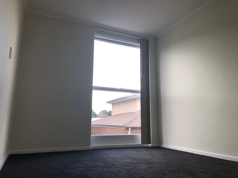 Photo - 4/18 Stockdale Avenue, Clayton VIC 3168 - Image 5