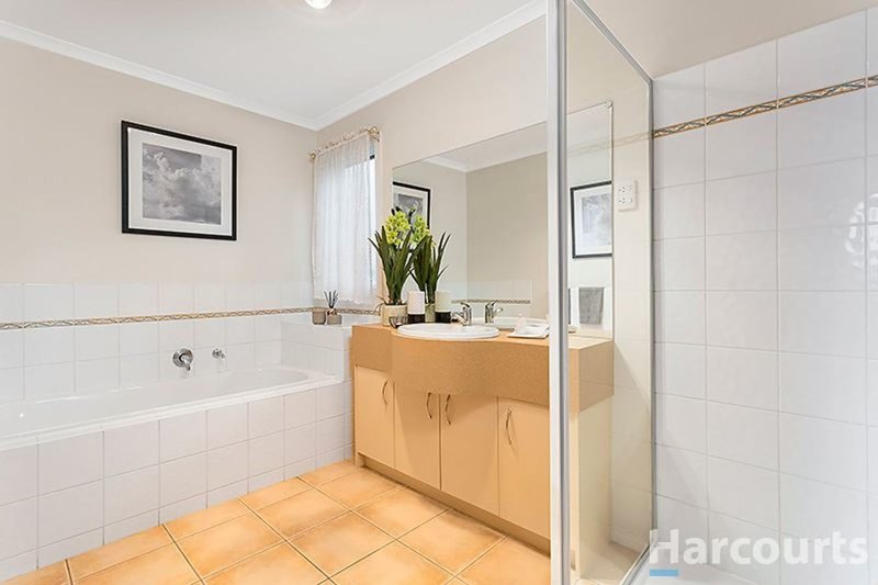 Photo - 4/18 Tulloch Grove, Glen Waverley VIC 3150 - Image 7