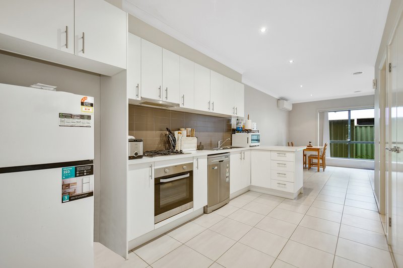 Photo - 4/180 Henry Road, Pakenham VIC 3810 - Image 3