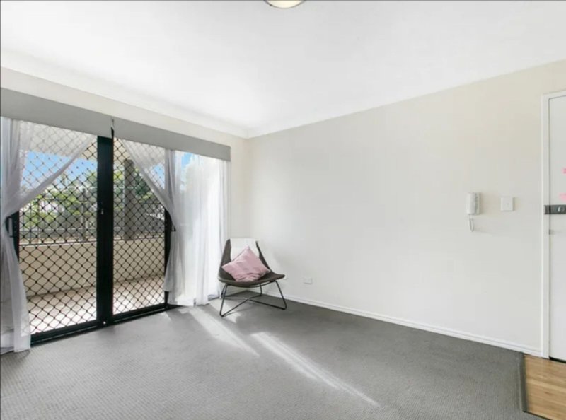 Photo - 4/182 Carmody Road, St Lucia QLD 4067 - Image 3