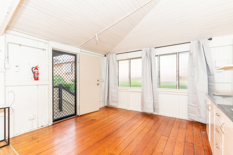 Photo - 4/185 Junction Road, Clayfield QLD 4011 - Image 3