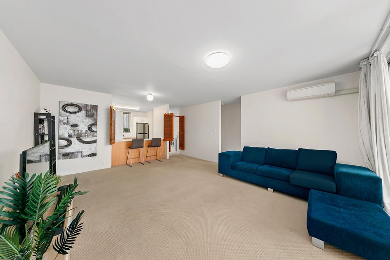 Photo - 4/19 Balmoral Terrace, East Brisbane QLD 4169 - Image 5