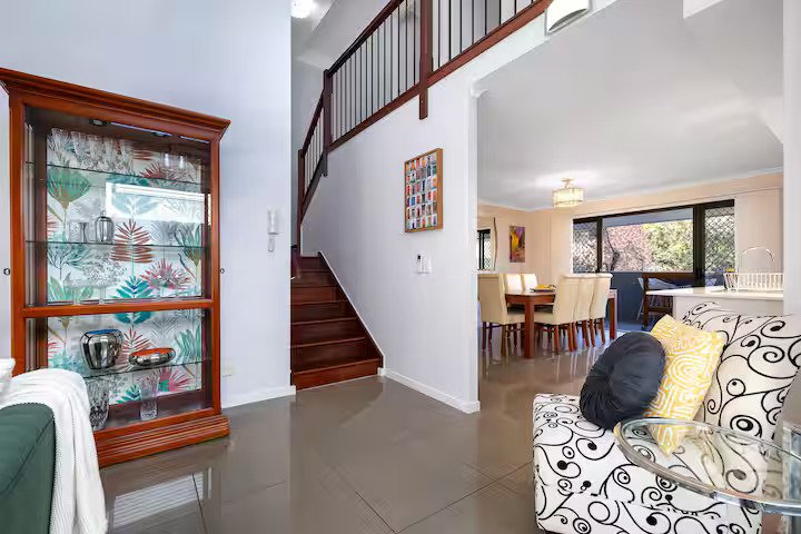 Photo - 4/19 Baringa Street, Morningside QLD 4170 - Image 2