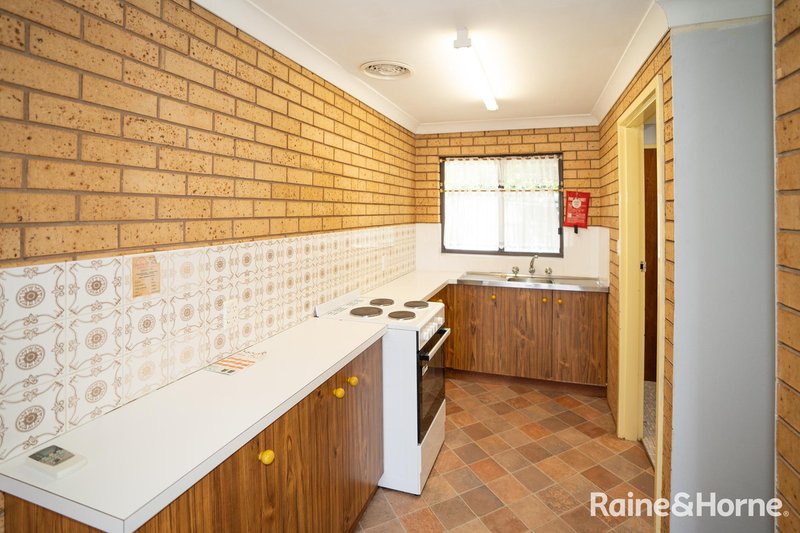 Photo - 4/19 Brunskill Avenue, Forest Hill NSW 2651 - Image 3