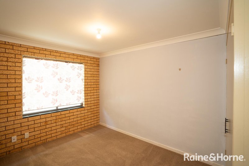 Photo - 4/19 Brunskill Avenue, Forest Hill NSW 2651 - Image 5