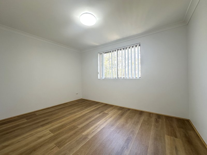 Photo - 4/19 Helen Street, Westmead NSW 2145 - Image 10