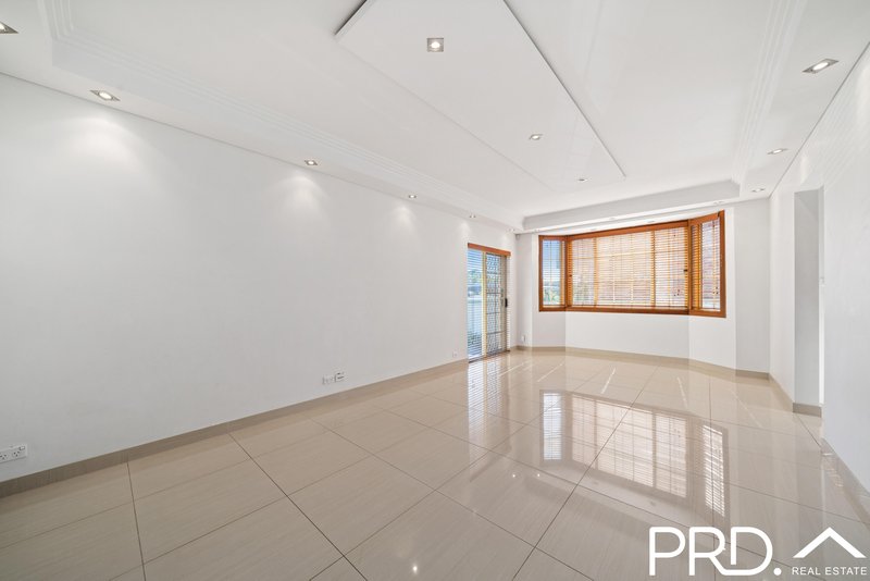 Photo - 4/19 Hixson Street, Bankstown NSW 2200 - Image 3